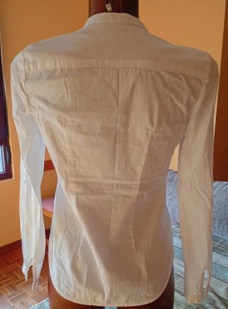 Camisa blanca entallada manga larga