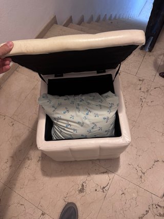 Puff cuadrado con almacenamiento beige