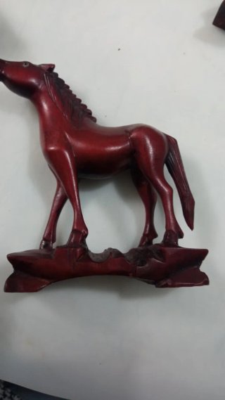 Manada di cavalli (7) in legno di Palo Rosa