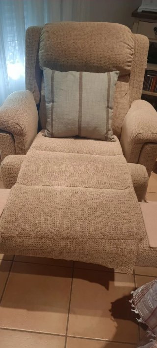 Due poltrone relax beige in tessuto