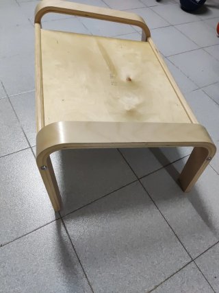 Reposapiés de madera