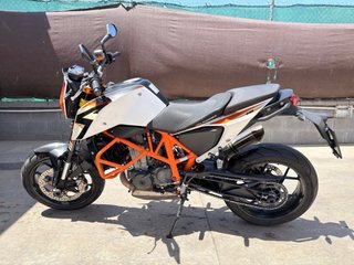 KTM 690 Duke R Naranja/Blanca