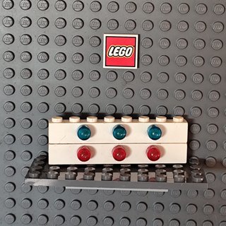 2x mattoncini LEGO 1x8 con luci 2500c01