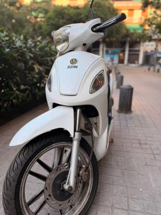 SYM Scooter Blanca Automática