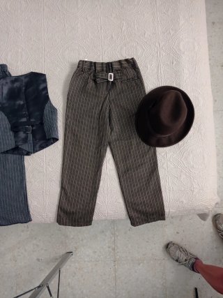 Traje de mago rayas gris y negro