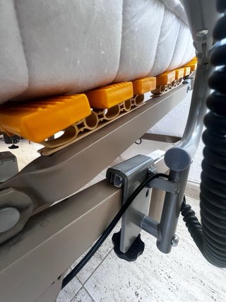 Cama articulada con mando y barandillas