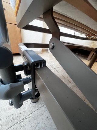 Cama articulada con mando y barandillas