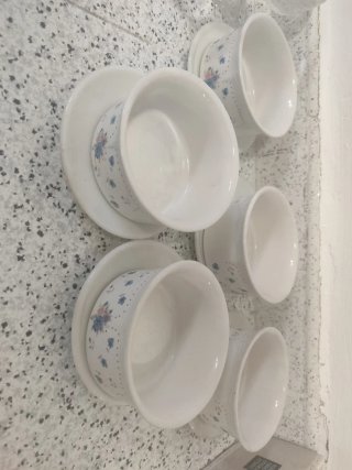 Tres juegos: 6 tazas grandes + 8 tazas café + bols