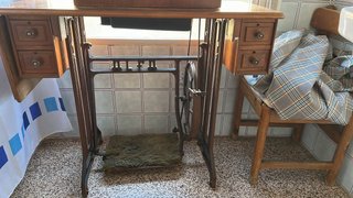 Máquina de coser Alfa antigua