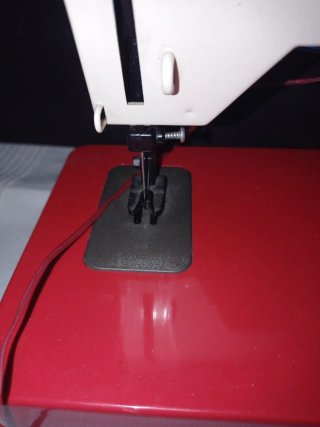 Máquina de coser Román años 80