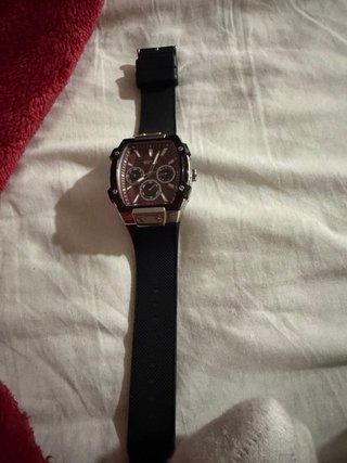 Reloj Guess Negro y Plateado Poco Usado