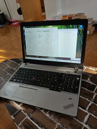 Portátil Lenovo ThinkPad Gris y Negro