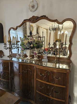 Muebles de salón. Vitrina y aparador