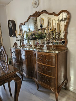 Muebles de salón. Vitrina y aparador