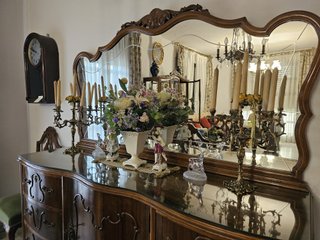 Muebles de salón. Vitrina y aparador
