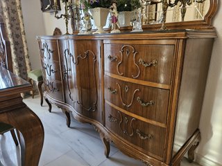 Muebles de salón. Vitrina y aparador