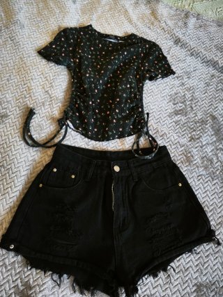Lote 3 Tops Bershka + Short Shein Talla XS