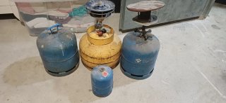 Candil y estufa de gas