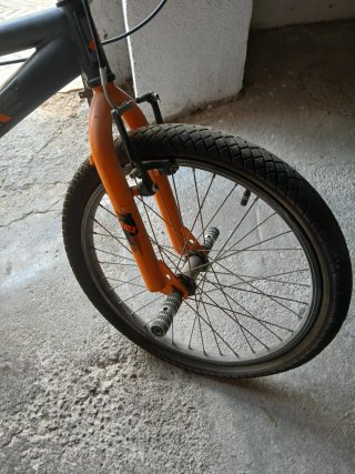 Bicicleta BMX Naranja y Negra