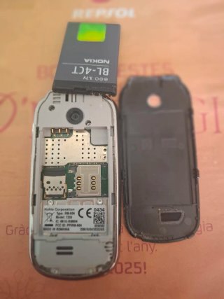 Teléfono Móvil Nokia 7230 Plata