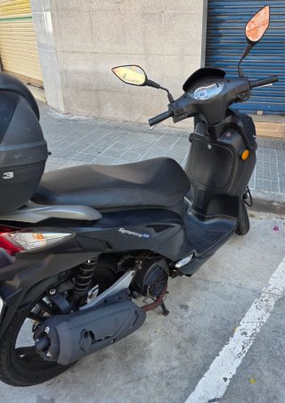 Moto SYM Scooter Negra Automática