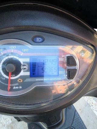 Moto SYM Scooter Negra Automática