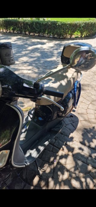 Vespa LX Negra de 49