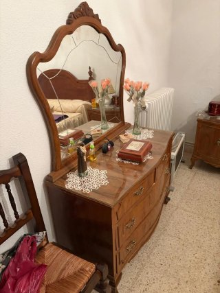 Armario de madera maciza