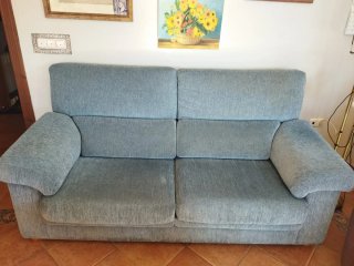 Sofá azul de tela