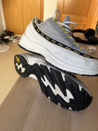FILA DSTR97 en color gris reflex