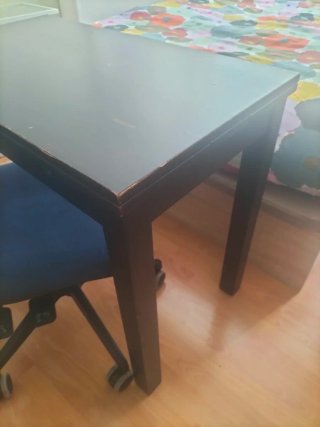 Mesa abatible y silla ergonómica