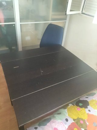 Mesa abatible y silla ergonómica