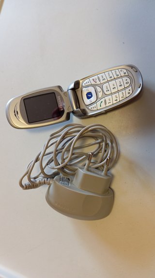 Teléfono Móvil Samsung TADB7ESE Plata