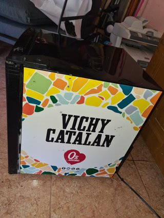 Mini nevera expositor VICHY para refrescos, de 52L