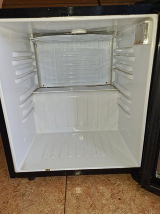 Mini nevera expositor VICHY para refrescos, de 52L