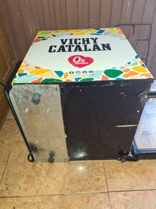Mini nevera expositor VICHY para refrescos, de 52L
