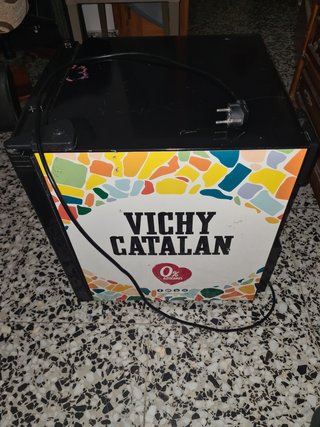 Mini nevera expositor VICHY para refrescos, de 52L