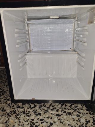 Mini nevera expositor VICHY para refrescos, de 52L