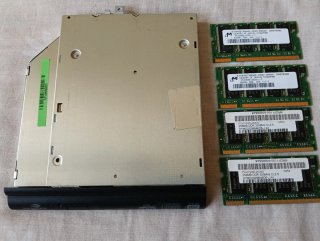 Lector para portátil + 4 Memorias RAM 256MB. 1gb