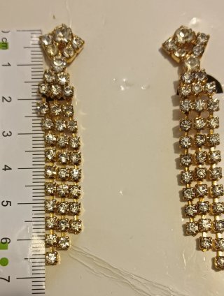 Pendientes dorados con cristales