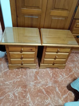 Mesitas de noche de madera con cristal