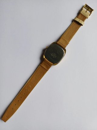 Reloj Technos Dorado y Beige