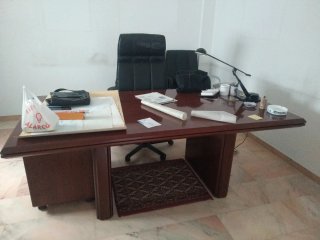 Mesa de despacho grande
