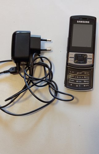 Teléfono Móvil Samsung Cargador Negro