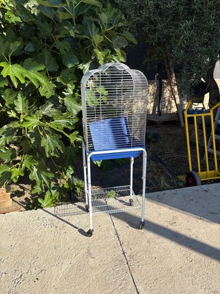 Jaula para pájaros con soporte