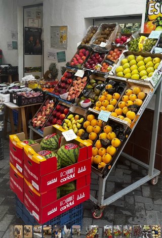 Estantería metálica con ruedas fruterias