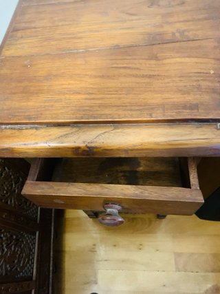 Mesilla alta de madera con cajón