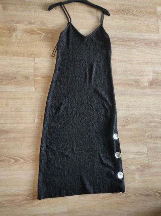 Bonito vestido negro elástico talla S