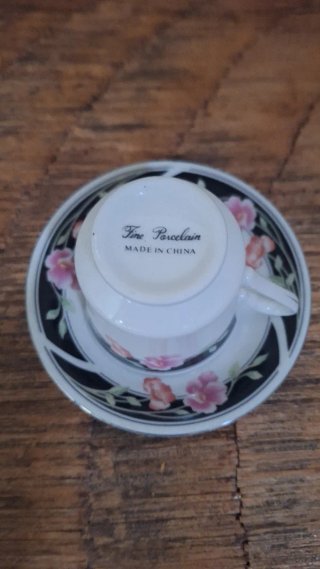 Chávena de café em porcelana com flores