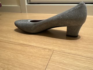 Zapatos grises de vestir